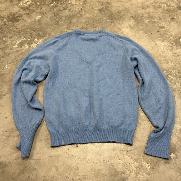 Vintage Izod Lacoste V-Neck Sweater Men’s Sz M Blue 80s Classic Gator Soft - Picture 3 of 5